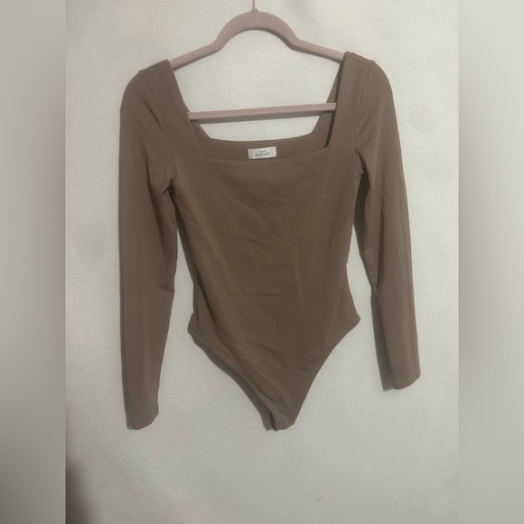 Babaton Tops - Aritzia babaton contour square neck bodysuit